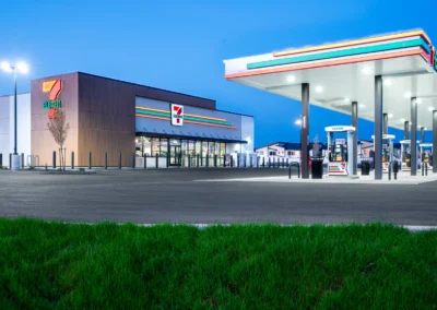 exterior of illuminated 7 Eleven store